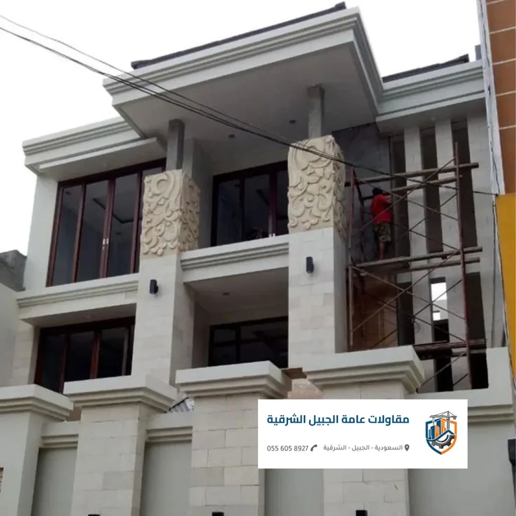 الرئيسية مكتب إداري بالجبيل خضع لعملية ترميم مباني الجبيل وتحديث الأرضيات والقواطع.