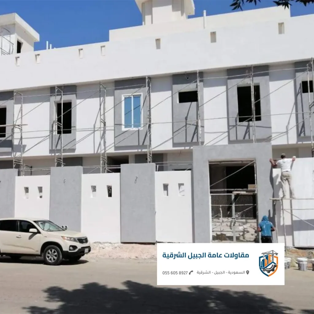 مجلس خارجي في الجبيل تم تجديد دهاناته وديكوراته السقفية عبر خدمة ترميم الجبيل.