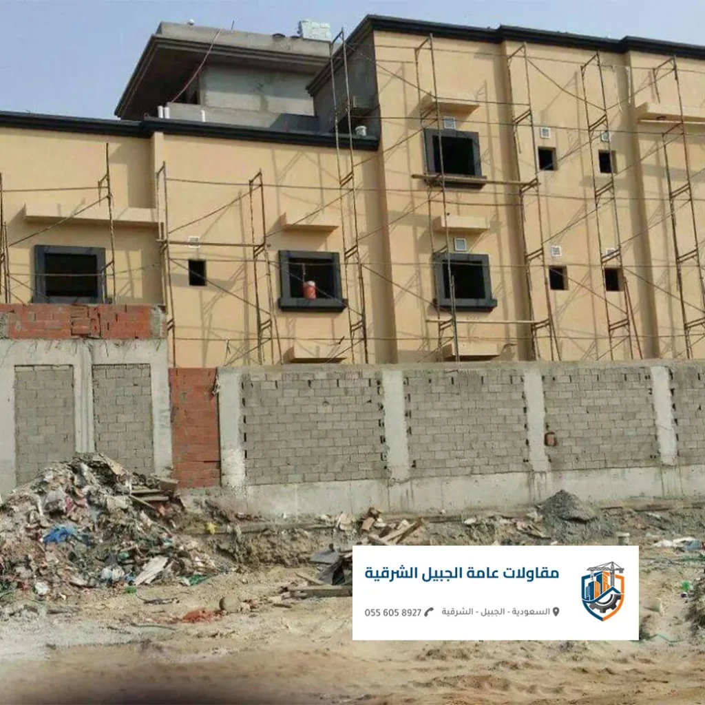 ترميم أعمال تكسير وتركيب سباكة جديدة ضمن مشروع ترميم مباني الجبيل السكنية.